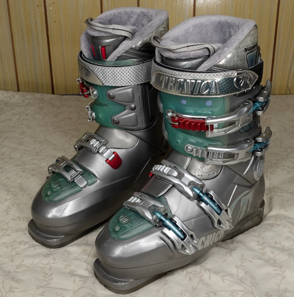 Technica Attiva EntryX 8 Womens Ski Boots
